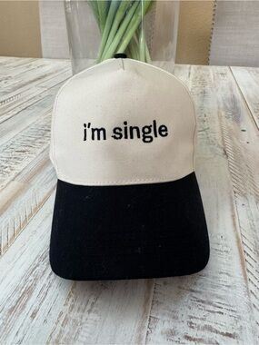 “I’m Single” Trucker Hat